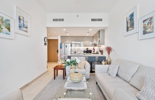 Jebel Ali Apartment | 3BR Elegant Haven W/Gym, Pool & 2 Parking Spaces