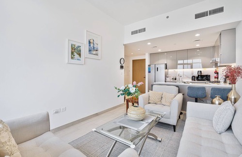 Jebel Ali Apartment | 3BR Elegant Haven W/Gym, Pool & 2 Parking Spaces