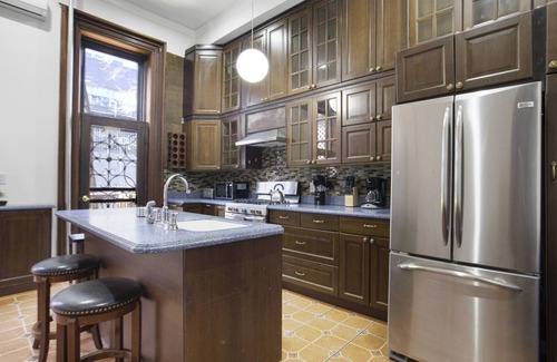 East Harlem Apartment | 3BR |Game Room| Backyard |Patio| US Open Discount