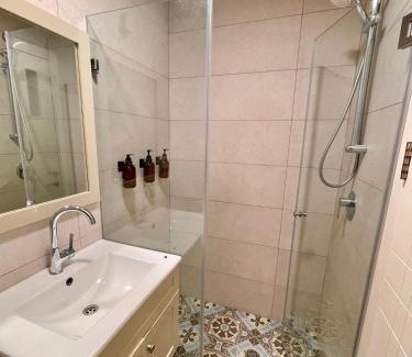 Nachlaot Apartment | 3BR Gem in Nachlaot