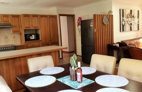 Mount Ousley House | 3BR Home 2 min drive to UOW, free parking, AC