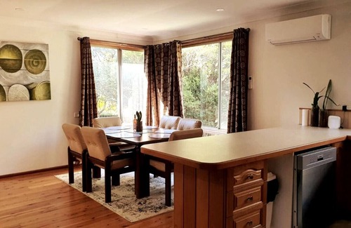 Mount Ousley House | 3BR Home 2 min drive to UOW, free parking, AC