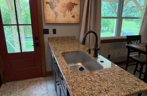 Downtown Branson House | 3BR Home - Near The Landing - Free Tickets Included - Cottonwood Cottage