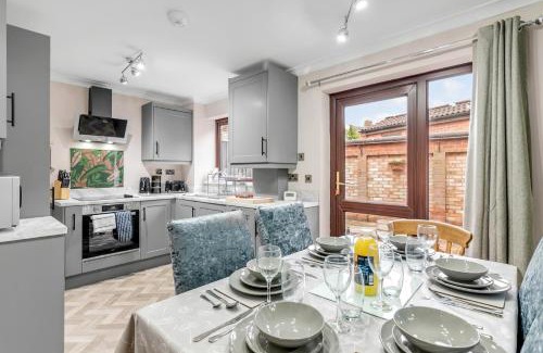 Norwich House | 3br Home Parking Dart Board Pet Friendly