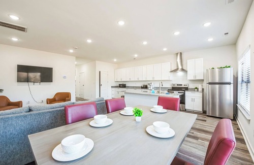 Ponderosa - Wingate House | 3BR in Charlotte, 10 Min to Panthers Stadium Pet-Friendly