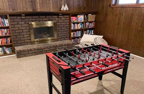Waukazoo Woods Cottage | 3BR Near Holland State Park Beach/Lake Michigan/Lake Macatawa