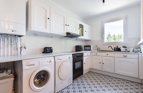 Petit Nanterre Apartment | 3BR Paris Haven: Garden View, Prem Amenities, Free Parking - 10 Min to Central