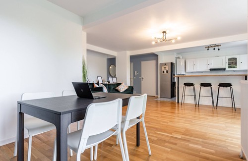 Petit Nanterre Apartment | 3BR Paris Haven: Garden View, Prem Amenities, Free Parking - 10 Min to Central