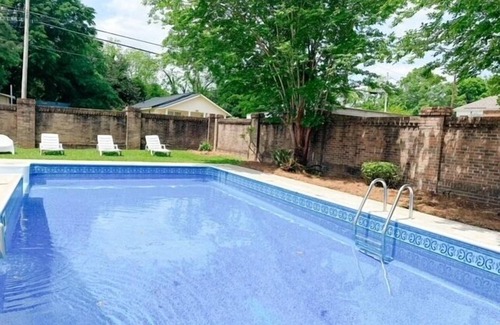Montgomery House | 3BR Poolside Retreat | Pet Friendly