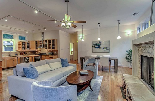 Bouldin Apartment | 3BR Retreat in Bouldin Creek | Walk to SoCo
