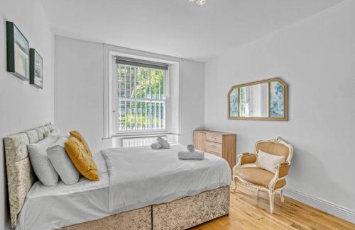 Earl's Court Apartment | 3BR Retreat in Redcliffe Gardens