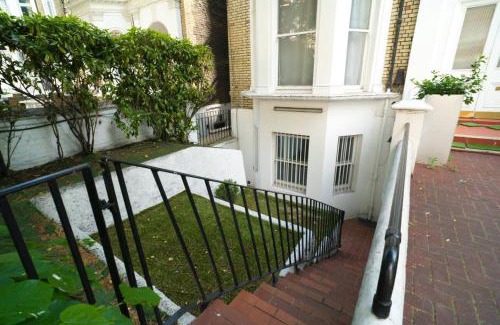 Earl's Court Apartment | 3BR Retreat in Redcliffe Gardens