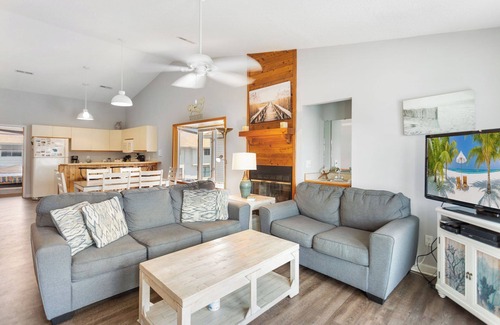 Kitty Hawk House | 3BR Sea Dunes Townhome w/Pool & Beach Access