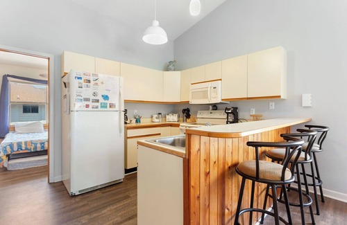 Kitty Hawk House | 3BR Sea Dunes Townhome w/Pool & Beach Access