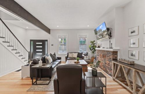 Mount Washington House | 3BR Stylish Retreat, Minutes from Downtown Pittsburgh, Free 3-Car Parking