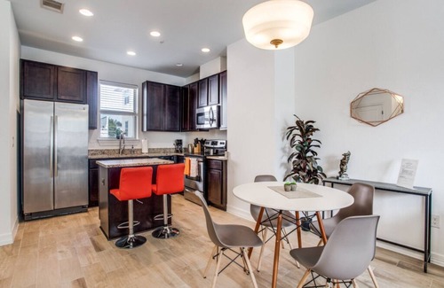 North University Apartment | 3BR Townhome Next to UT With Garage 8465