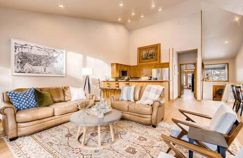 Peak 9 House | 3BR Townhome - Walk to Lifts/Main St - Private Hot Tub