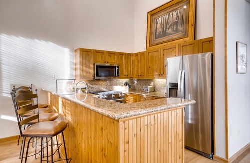 Peak 9 House | 3BR Townhome - Walk to Lifts/Main St - Private Hot Tub