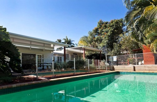 Southport House | 3BR Ultimate Hamptons Retreat - Pool, BBQ + More!