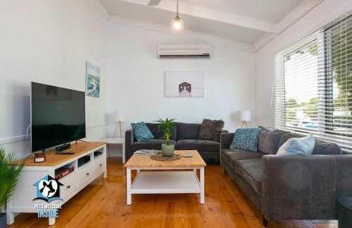 Port Elliot House | 3BR Updated Coastal Beach House in Funky Port Elliot