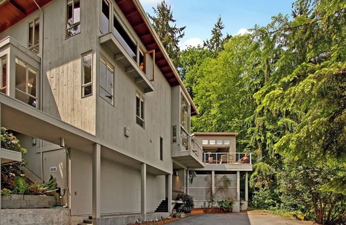 Seattle House | 3br urban oasis with lake views, swimming pool, hot tub, steam shower and sauna.