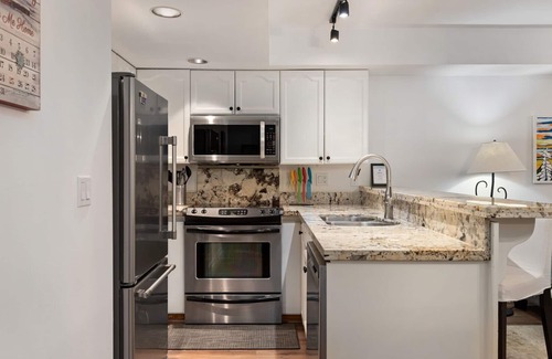 Village North House | 3BR | Valhalla | King Bed | Village Location | Communal Hot Tub | Gas Fireplace | Parking