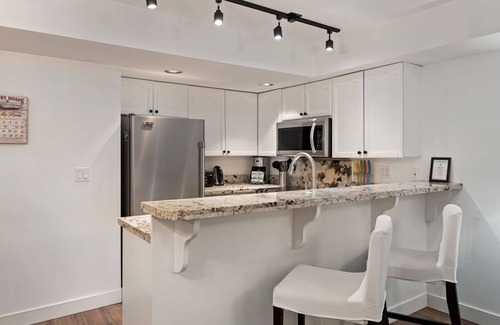 Village North House | 3BR | Valhalla | King Bed | Village Location | Communal Hot Tub | Gas Fireplace | Parking