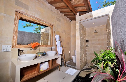 Berawa Villa | 3BR Villa Near Finns Beach Club - Open-Plan Living Room! , W/Swimming Pool!