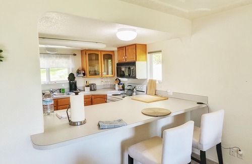 Shelton House | 3br w/beach access, large garden, beautiful views