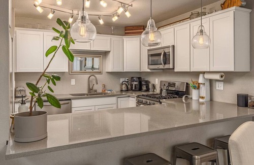Turnagain House | 3BR w/Views Trails/Airport