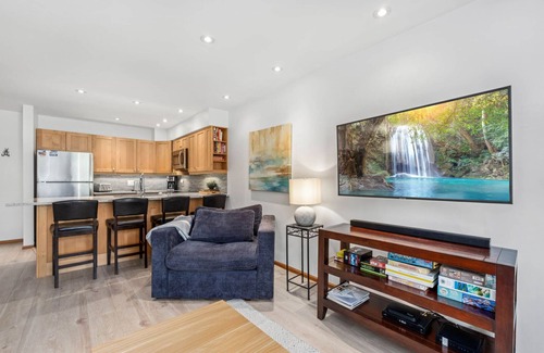 Whistler Creekside House | 3BR | Whistler Creek Ridge | Ski-in/out | Private Hot Tub | Wood Fire | Heated Flooring