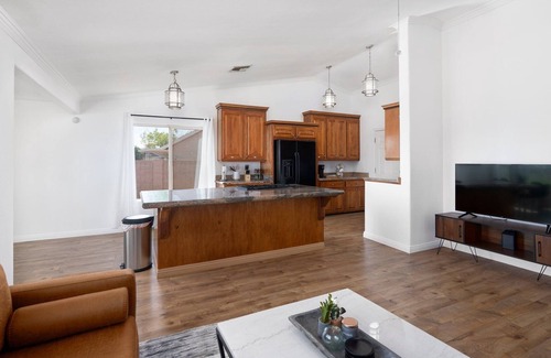 Glendale House | 3BR with Pool and Putting Green - 5 min away from Westgate/AZ Cardinals! Stadium