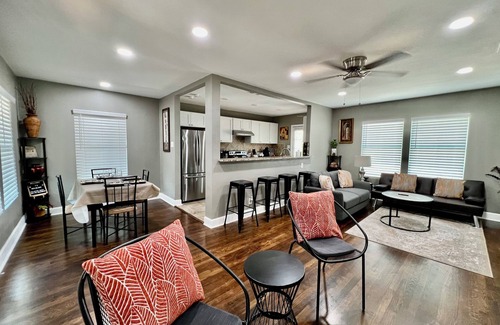Jefferson House | 3BR Woodlawn Home | Furnished Extended Stay Near Med Center
