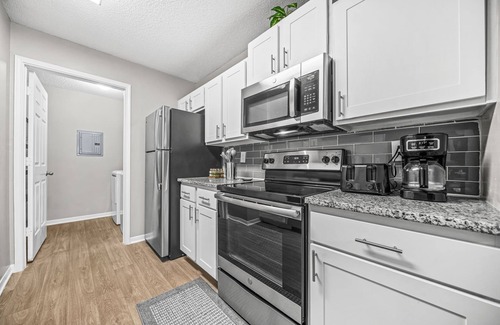 Athens Apartment | 3BRLux, UGA + Downtown Athens Game Weekend Ready