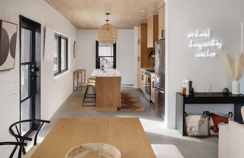 MLK House | 3D Printed House | 4BD 4BA | Cowboy Pool - 10 Minutes From 6th Street