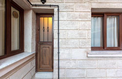 Konak Apartment | 3min to the historical elevator,quiet and peaceful