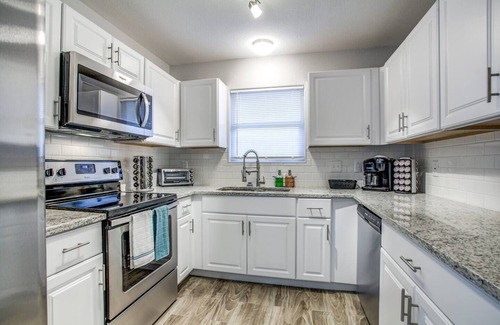 Arena District House | 3N & 4N Discounts Cozy Home w/Pool, Smart TVs