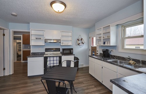 Clear Lake House | 3rd and Surf- 2 blocks from the lake, 1 block from the Legendary Surf Ballroom