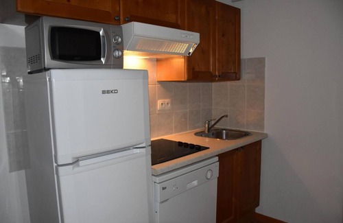 Pralognan-la-Vanoise Apartment | 3rd floor, swimming pool, balcony, parking, tv, ski locker, 36m², Pralognan-la-Vanoise