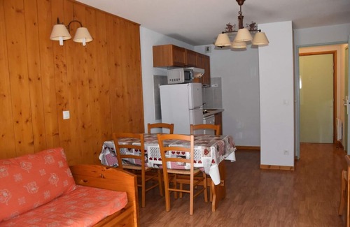 Pralognan-la-Vanoise Apartment | 3rd floor, swimming pool, balcony, parking, tv, ski locker, 36m², Pralognan-la-Vanoise