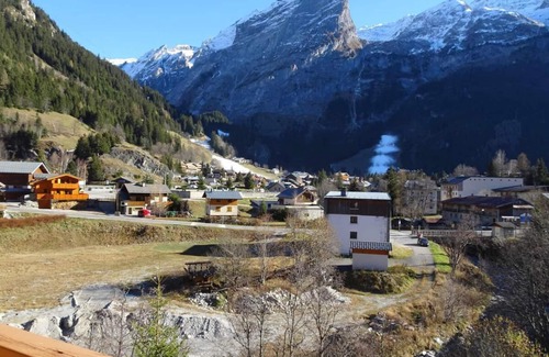 Pralognan-la-Vanoise Apartment | 3rd floor, swimming pool, balcony, parking, tv, ski locker, 36m², Pralognan-la-Vanoise