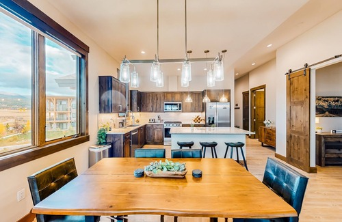 Fraser Condo | 3rd-floor mtn-view condo with private hot tub, elevator, balcony, fireplace, W/D
