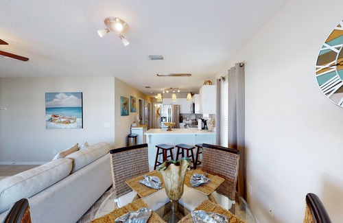 Navarre Beach Condo | 3rd Floor Spacious Condo Close To Entertainment, Shared pool, Wifi