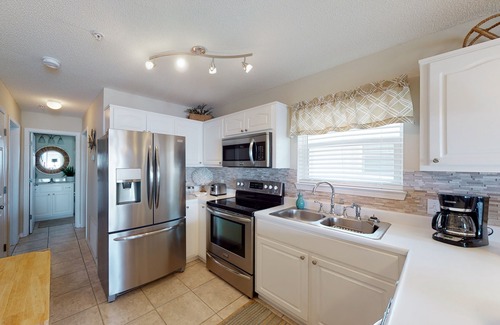 Navarre Beach Condo | 3rd Floor Spacious Condo Close To Entertainment, Shared pool, Wifi