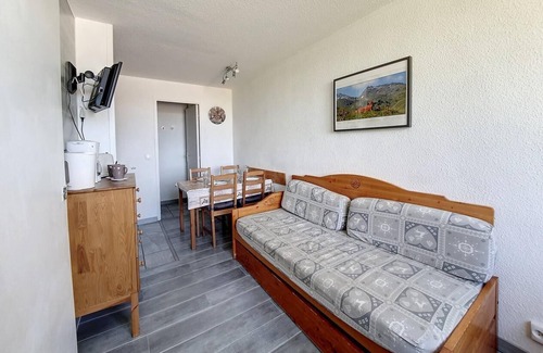 Reberty Apartment | 3rd floor, view mountain/ski slopes, balcony, tv, ski locker, 24m², Les Menuires