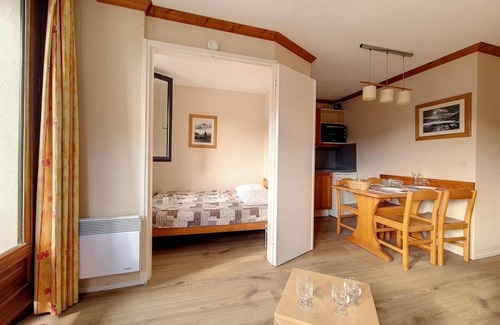 Reberty Apartment | 3rd floor, view mountain/ski slopes, balcony, tv, ski locker, 24m², Les Menuires