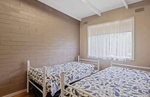 Silverleaves Apartment | 4/2 Honeysuckle Grove, Silverleaves - short stroll to cafe and beach