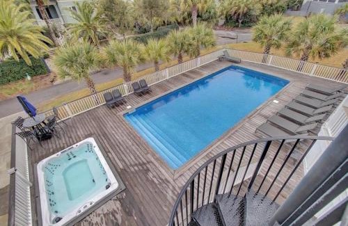 Isle of Palms House | 4 46th Avenue by AvantStay Pool Views Deck