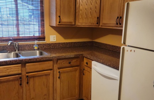Homosassa House | 4.5 MILES TO MACRAES BOAT RAMP! Spacious with plenty of room for boats or RVs.