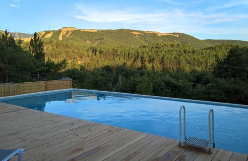 Entrepierres House | 4* 8P gite in the nature-heated swimming pool
